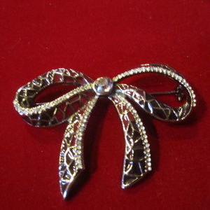 Jewelry - BOW Brooch Lapel Pin Ornament dark grey tones VTG Jewelry - BOW Brooch Lapel Pin Ornament dark grey tones VTG